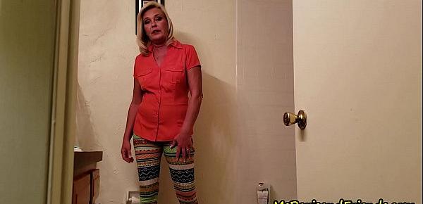  Mommy Loves For You to Watch Her Pee
